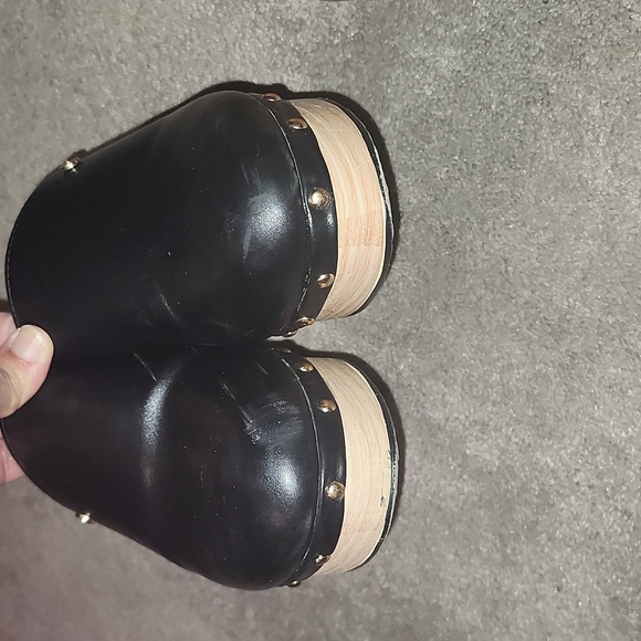 3 Pairs of Clogs - Picture 2 of 11